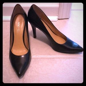Black leather Nine West heels